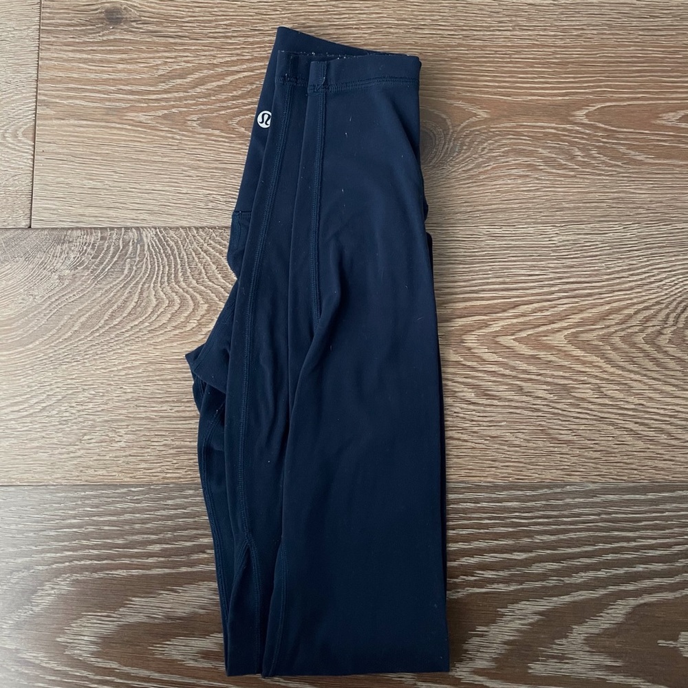 Authentic lululemon 25’ size 2 navy align leggings